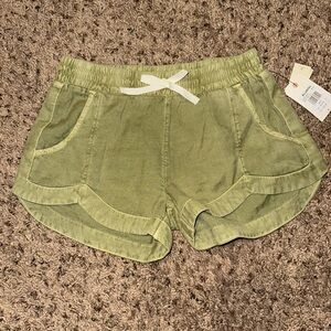 Girls billabong shorts mad for you size medium or size 10 newest tags